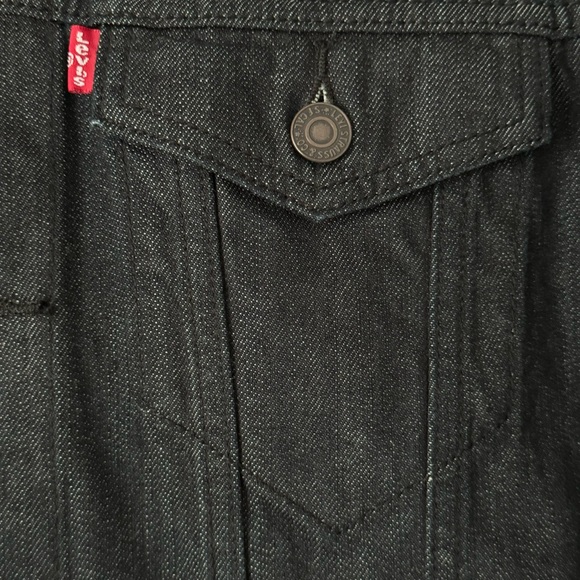 Levis Mens Black Denim Trucker Jacket Medium Pockets Buttons Durable Lightweight - Picture 4 of 15